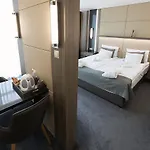 Zena Beauty & Shopping Center Hotel