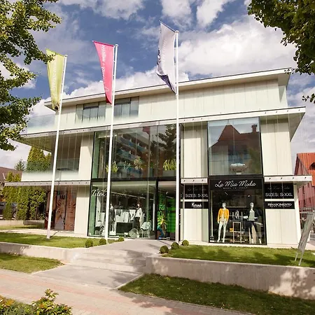 ホテル Zena Beauty & Shopping Center 4*