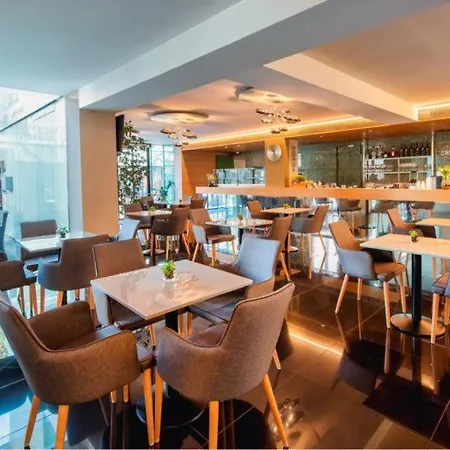 Zena Beauty & Shopping Center Отель 4*