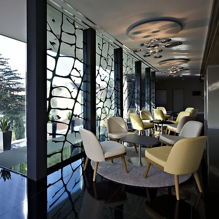 Zena Beauty & Shopping Center Хевиз