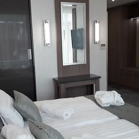 Отель Zena Beauty & Shopping Center Хевиз