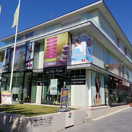 美容与购物中心泽纳酒店 4* Hévíz