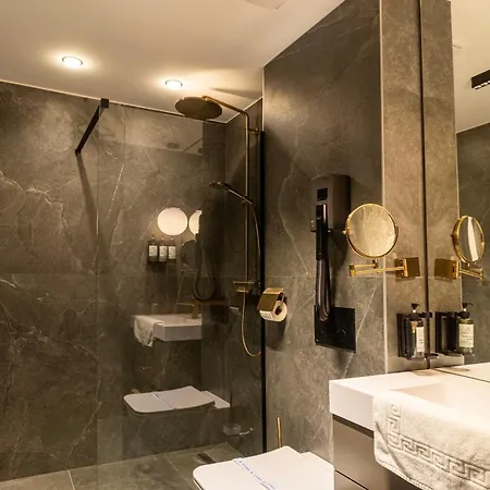 Zena Beauty & Shopping Center Hotel 4*