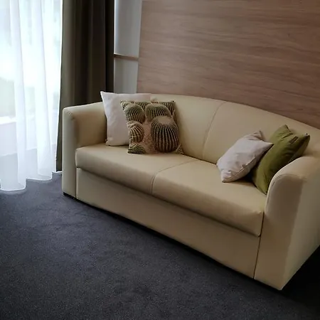 ホテル Zena Beauty & Shopping Center 4*