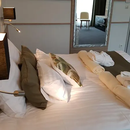 Zena Beauty & Shopping Center Hotel 4*