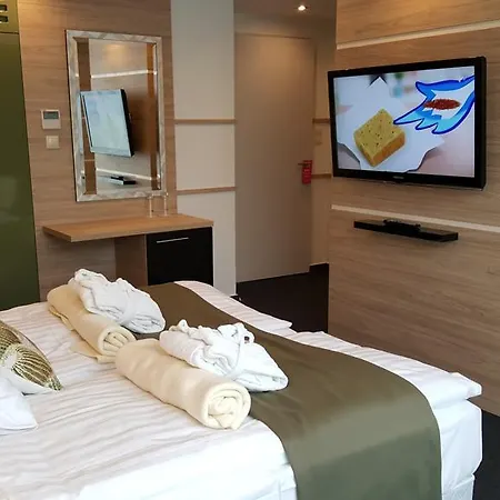 Zena Beauty & Shopping Center Отель Хевиз