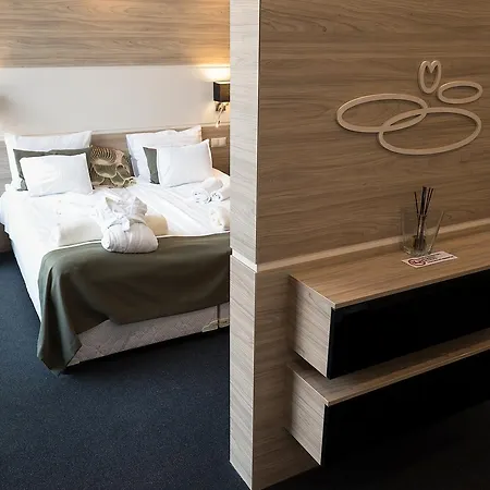 Zena Beauty & Shopping Center 4* Хевиз