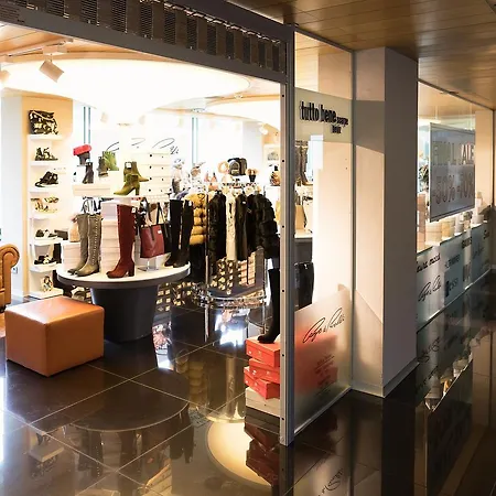 Zena Beauty & Shopping Center Хевиз