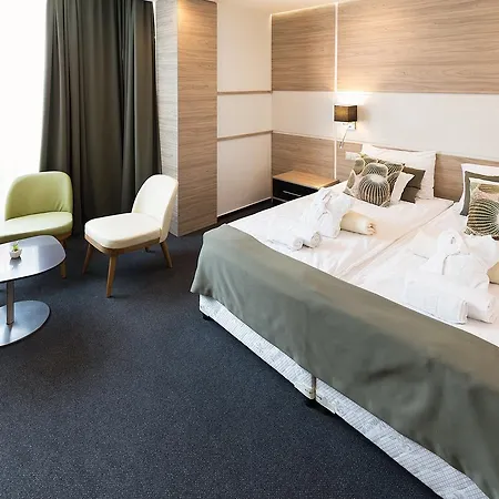 Отель Zena Beauty & Shopping Center