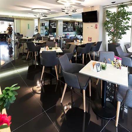 美容与购物中心泽纳酒店 4*