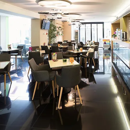 美容与购物中心泽纳酒店 Hévíz