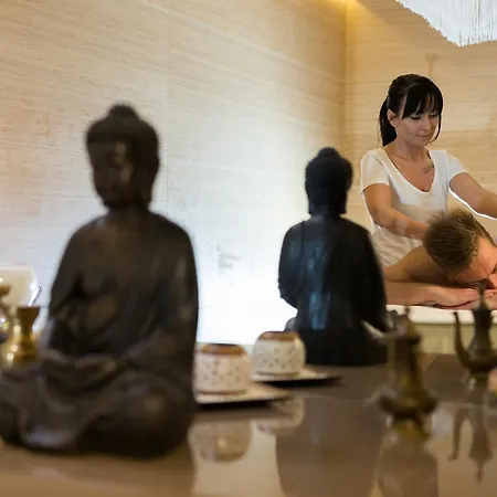 Zena Beauty & Shopping Center 4*