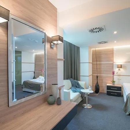 Zena Beauty & Shopping Center 4* Хевиз