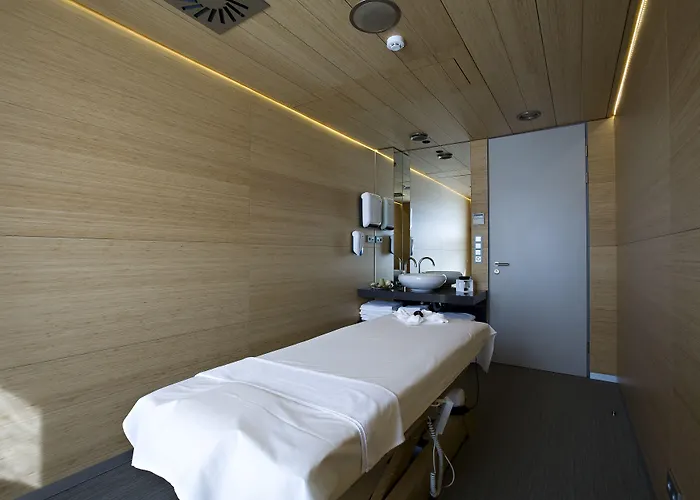 Zena Beauty & Shopping Center Hotel