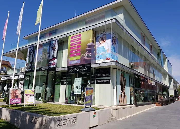 Zena Beauty & Shopping Center 4* ヘーヴィーズ