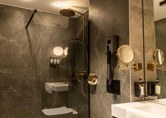 Zena Beauty & Shopping Center Hotel 4*