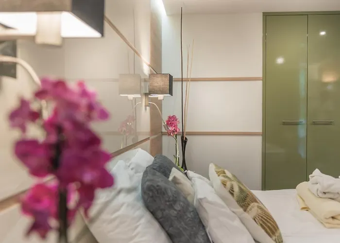 Zena Beauty & Shopping Center Hotel