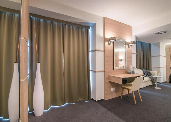 美容与购物中心泽纳酒店 4*